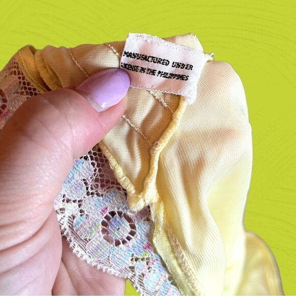 70s vintage nylon chiffon yellow night gown - Picture 10 of 10